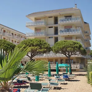 Diplomatic-residence Fronte Mare-piazza Torino-lido Di Apartament